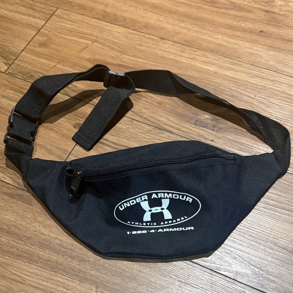 NWOT Under Armour Black Belt Bag